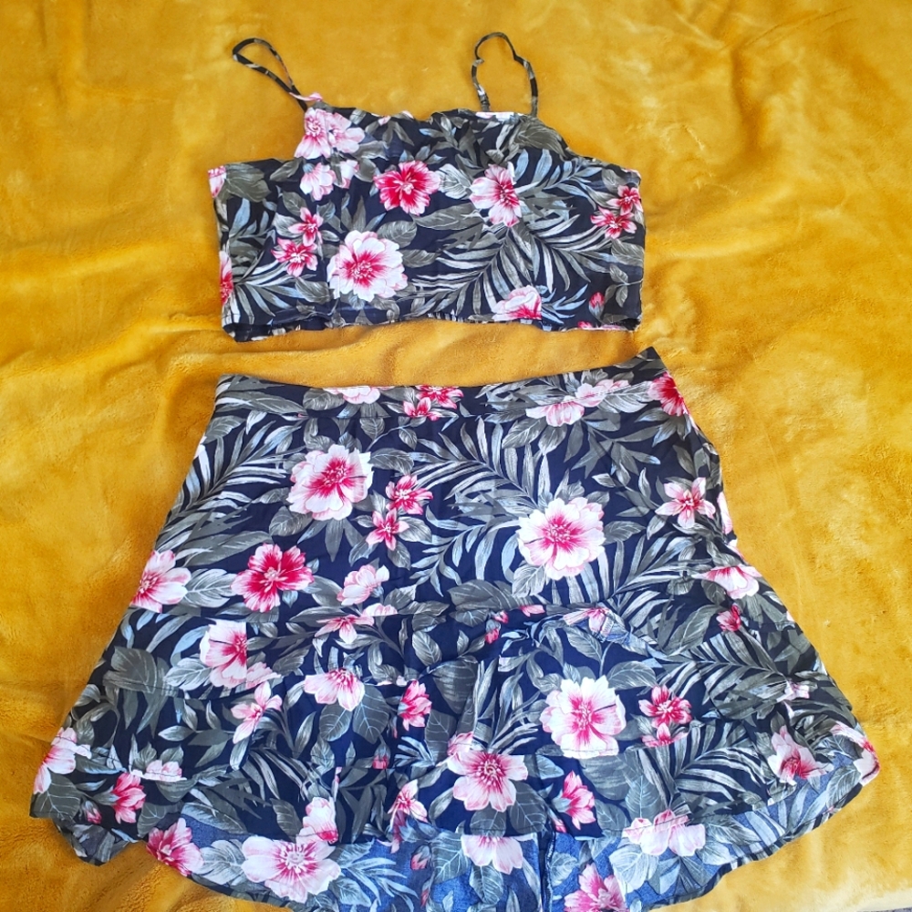 2 piece American Eagle skirt and tank